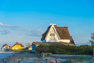 Naturschutzgebiet Graswarder mit Strandvillen in Heiligenhafen