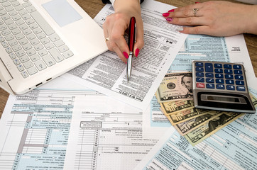 Naklejka premium tax form 1040, laptop, hands, money