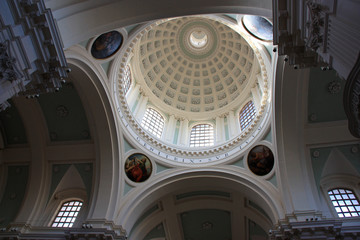 Coupole du Duomo à Urbino en Italie