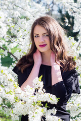 Fototapeta premium Beautiful young girl in the park in the spring.