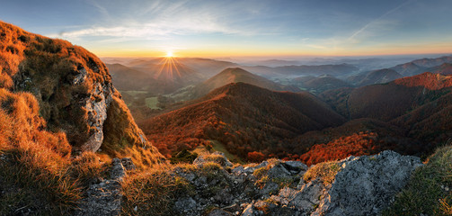 Obraz na płótnie Canvas Mountain at sunset