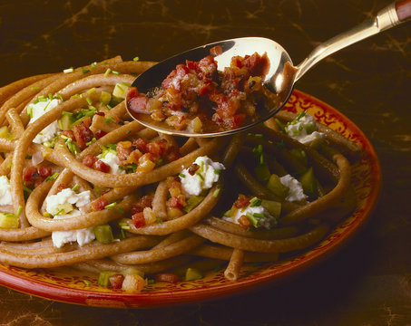 Makeroni mit Ricotta und Speckw&uuml;rfel