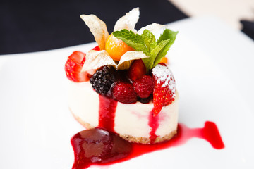 Cheesecake with berries