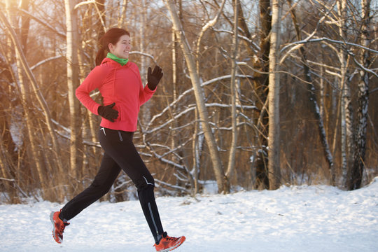 Image of brunette in sports uniform on morning run in winter