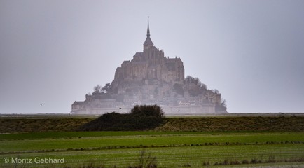 mount saint michel looks a lot like a space ship from distance... someyhing not from this world 