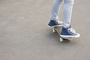 skateboard legs ride