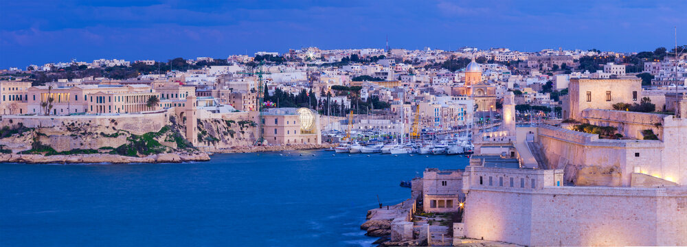 Malta Valetta Valetta Kalkara early morning Grand Harbor Marina - forti rikażoli, bighi, rinella, salvatur - Panorama mood moody sky  blue hor blaue stunde the three cities sunrise sundown sunset 