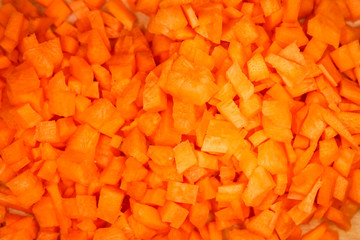 Нарезанная кубиком морковь