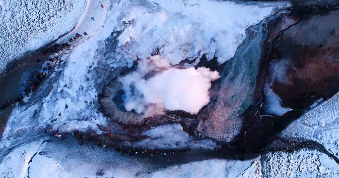 geyser en vue a&eacute;rienne