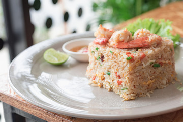 Fried rice with shrimp.