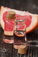 Obraz na płótnie Canvas Pink grapefruit oil and fruit on the table