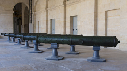 Cannons cours des invalides