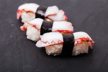 Tako nigiri sushi