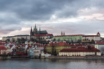 Obraz premium Clouds over Prague castle