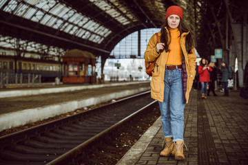 Fototapeta woman walk by railway station obraz