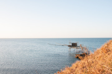 trabucco a punta aderci nella riserva naturale di vasto  durante le ultime luce della sera di una...