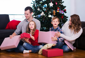Fototapeta premium Family exchanging Christmas gifts