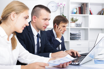 Fototapeta premium young man manager working with concentrated colleagues in office