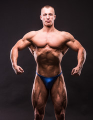 Obraz premium young bodybuider posing