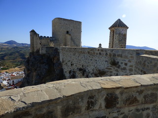 Fototapeta na wymiar Castillo de Olvera, pueblo de Cádiz, en la comunidad autónoma de Andalucía (España) incluido en la comarca de la Sierra de Cádiz, y dentro del partido judicial de Arcos de la Frontera