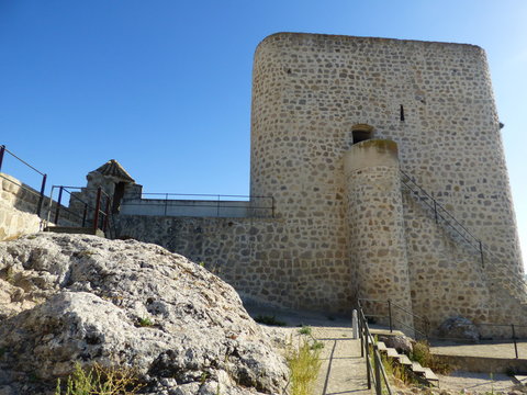 Castillo de Olvera, pueblo de Cádiz, en la comunidad autónoma de Andalucía (España) incluido en la comarca de la Sierra de Cádiz, y dentro del partido judicial de Arcos de la Frontera