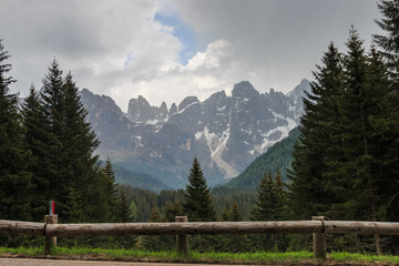 Fototapeta na wymiar Mountains in the natural parc of Paneveggio in the Italian Dolomites