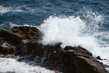 Sea wayes and rock