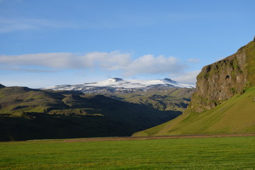 夏のアイスランド、火山