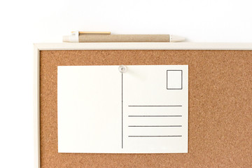 White postcard with free copy space pinned on cork board on a wall. Office or school concept. - 189264830