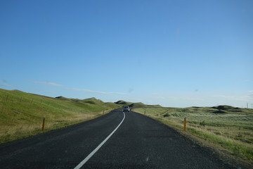 夏のアイスランドのドライブ