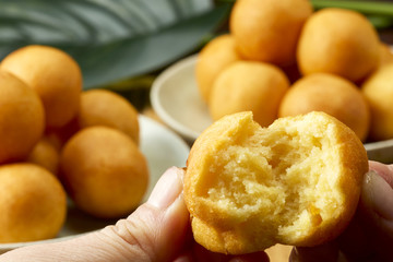 カイムカイノッククラター（タイのうずら型のサツマイモのお菓子）