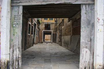 Fototapeta na wymiar Alley in Venice