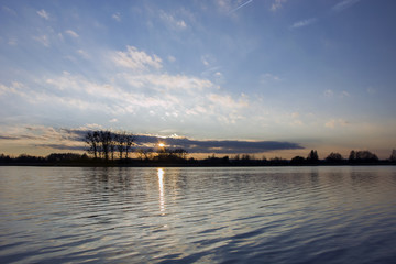 Obraz premium Sunset on the lake