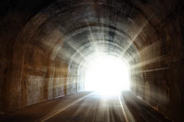 Fotobehang Tunnel Licht aan het einde van de tunnel