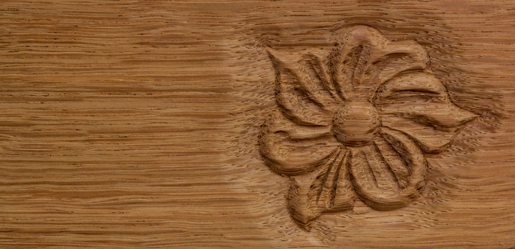 geschnitzte Holzblume 