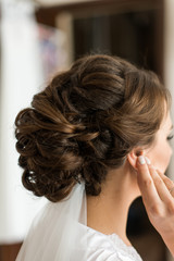 Obraz premium Beautiful air wedding hairstyle view from the back