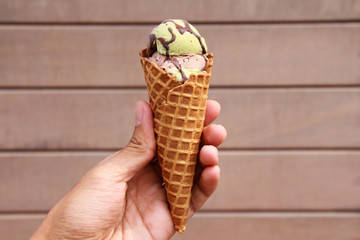 ice cream crone chocolate matcha green tea  