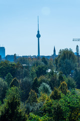 Obraz premium Berlin Skyline and autum trees