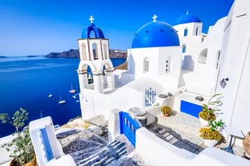 Poster Im Rahmen Oia, Santorini, Griechenland - Blaue Kirche und Caldera © ecstk22