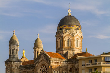 Fototapeta na wymiar La Basilique Notre-Dame de la Victoire à Saint-Raphaël, Var
