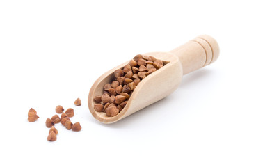 Obraz premium wooden scoop with buckwheat isolated on white background