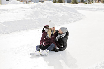 Fototapeta na wymiar couple in sunny winter nature ice skating
