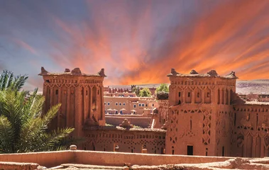 Outdoor-Kissen Narrow streets of Kasbah Ait Ben Haddou in the desert at sunset, Morocco © Olena Zn