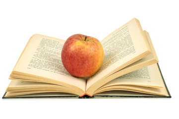 Pomme posée sur un livre