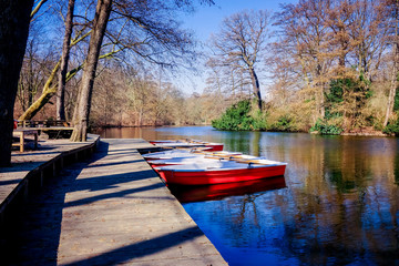 Obraz premium Wooden boats on water. boats at the jetty