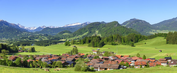 fr&uuml;hlingshafter Ausblick zum Ifen bei Reichenbach im Allg&auml;u