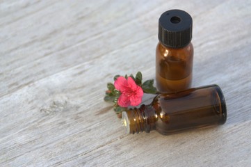 flacons d'huile essentiellr d'azalée