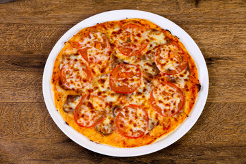 Pizza with beef and tomato