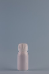 piccola bottiglia bianca 