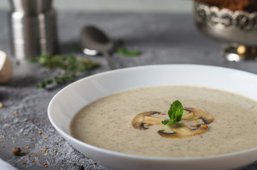 Mushroom cream soup with thyme